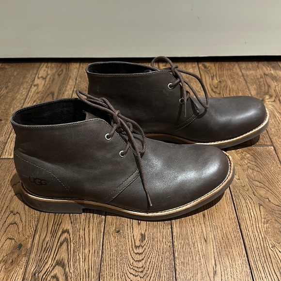 Men UGG Leather Boots - Picture 1 of 7